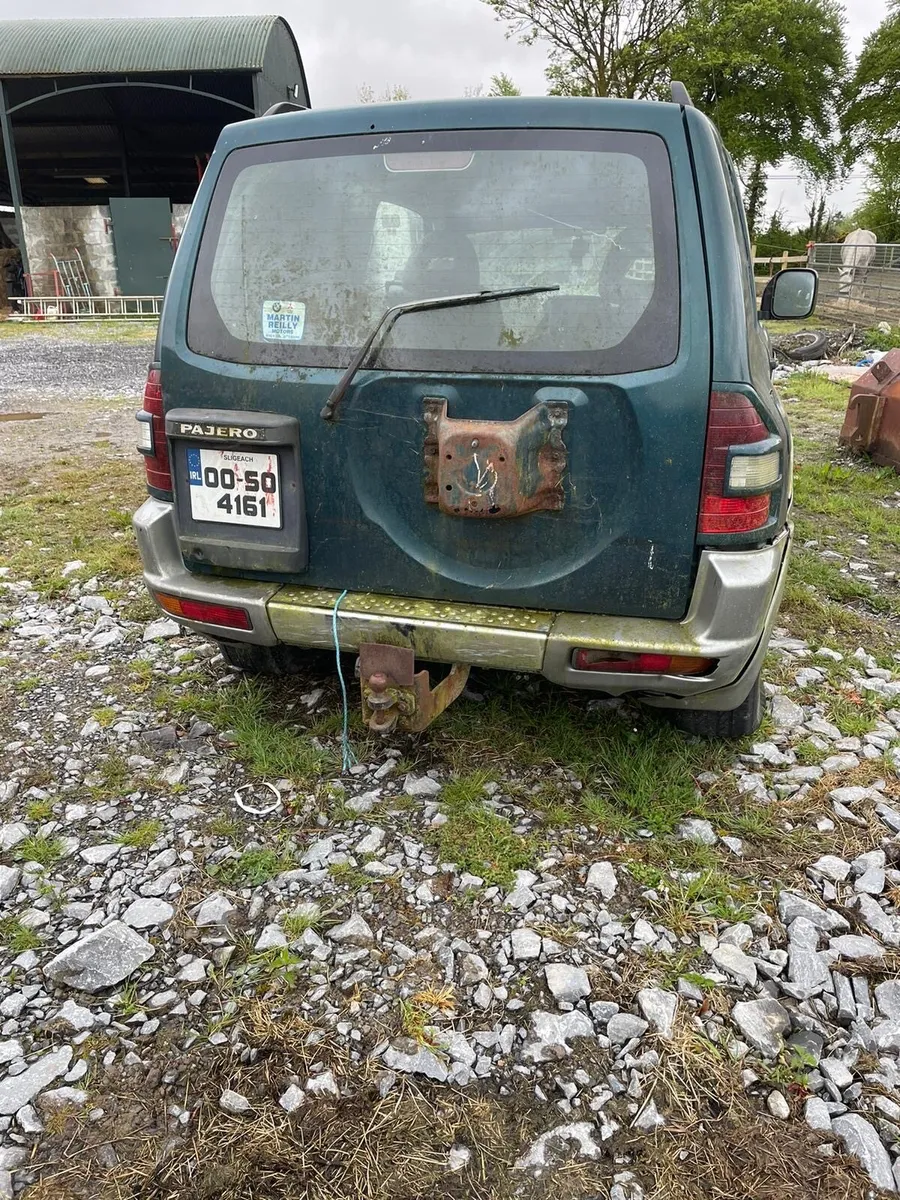 00 Mitsubishi Pajero - Image 3