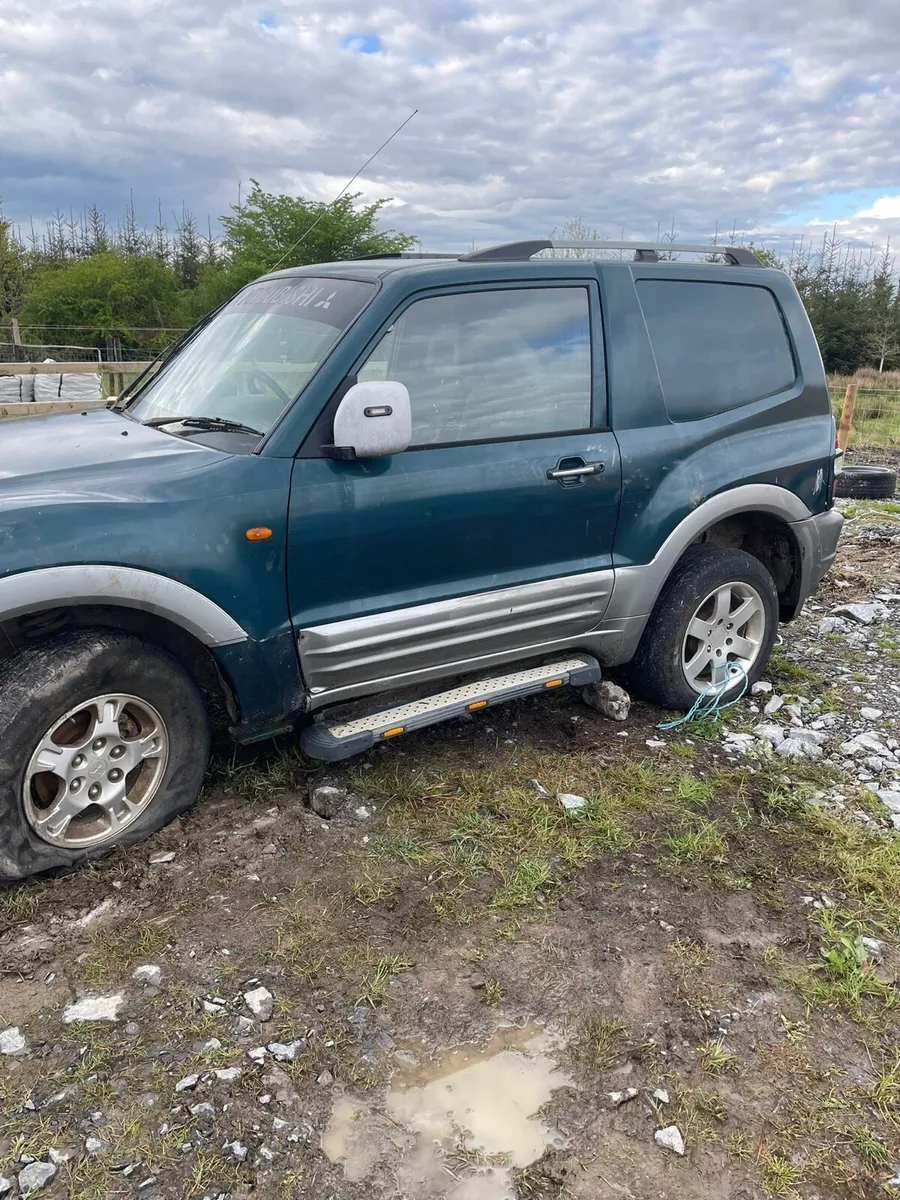 00 Mitsubishi Pajero - Image 4