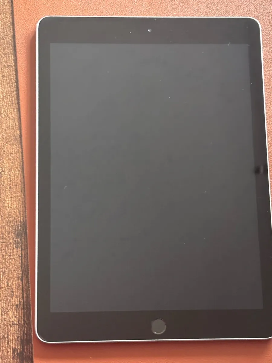Apple iPad 6th Gen (2019) 9.7" Excellent Condition - Image 1