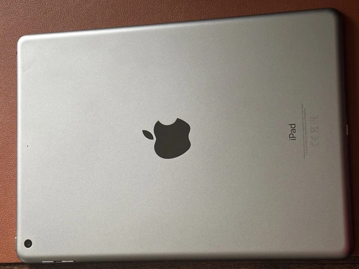 Apple iPad 6th Gen (2019) 9.7" Excellent Condition - Image 3