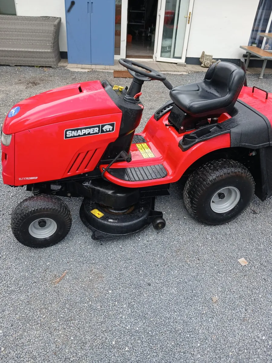 Snapper ride-on lawnmower - Image 1