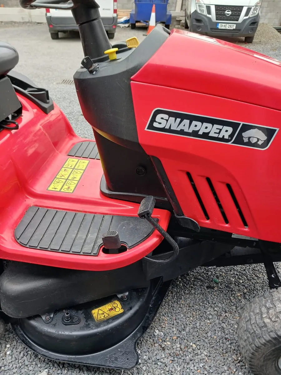 Snapper ride-on lawnmower - Image 3