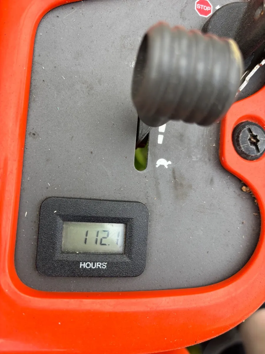 Ride on lawn mower - Image 1