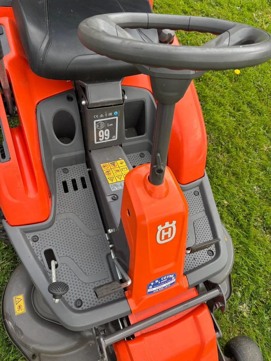 Ride on lawn mower - Image 2