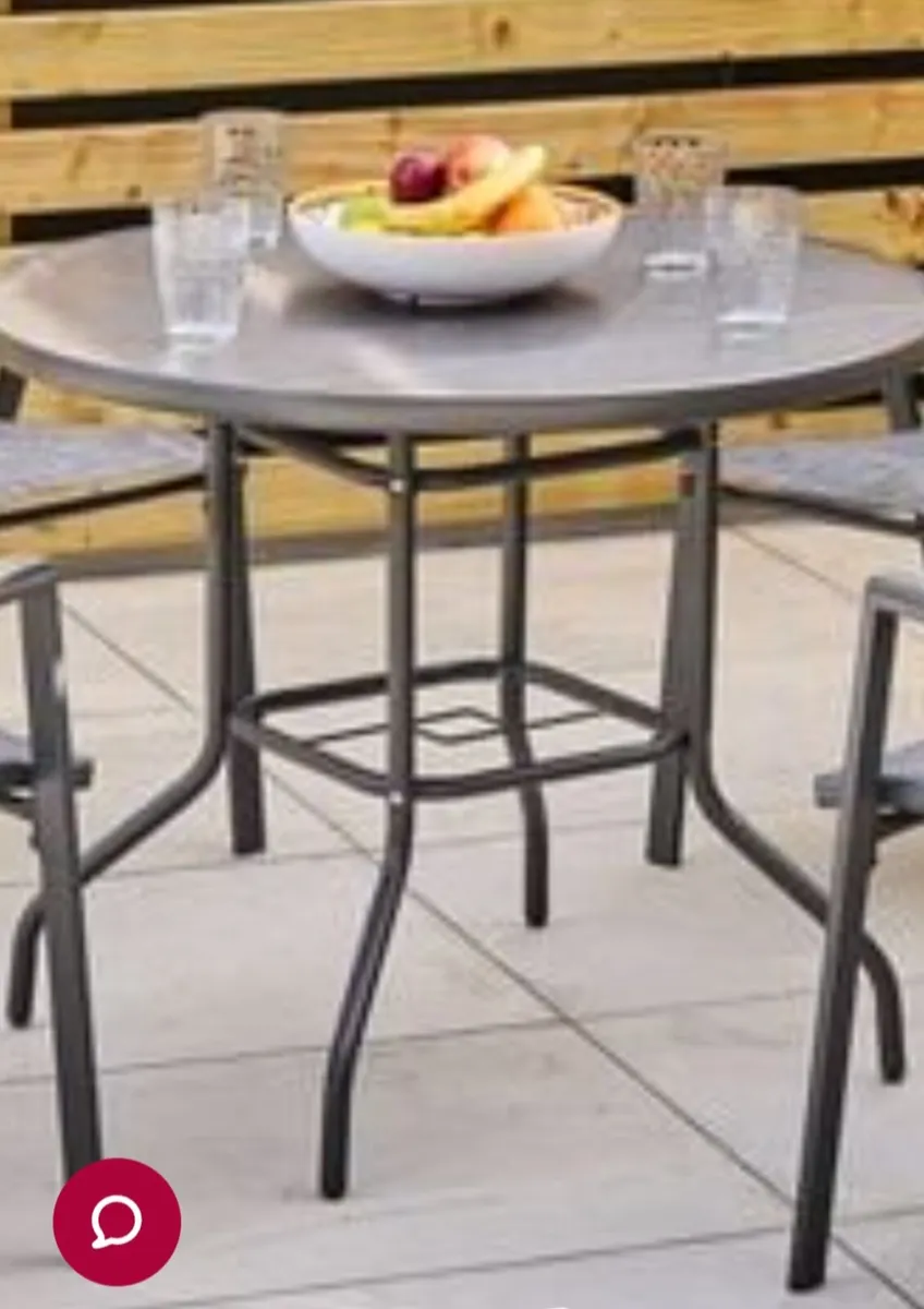 Garden table - Image 1