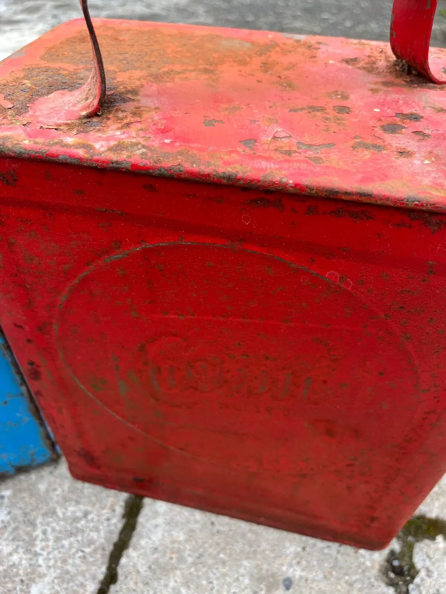 Vintage oil Tins. 6 - Image 1