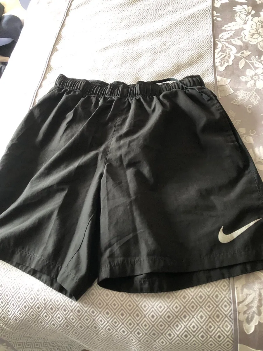Mens Nike shirts size M €10 - Image 1