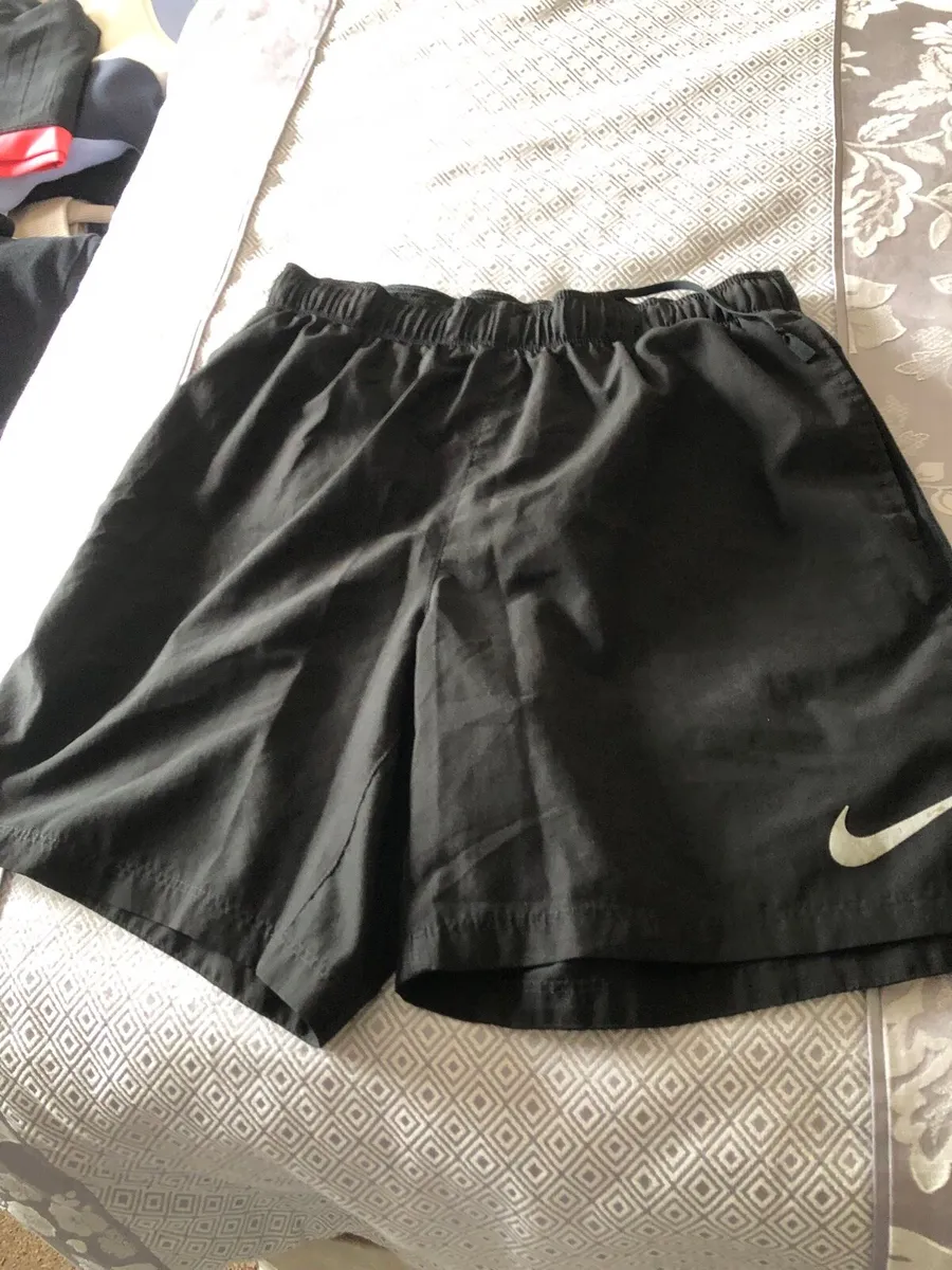 Mens Nike shirts size M €10 - Image 2