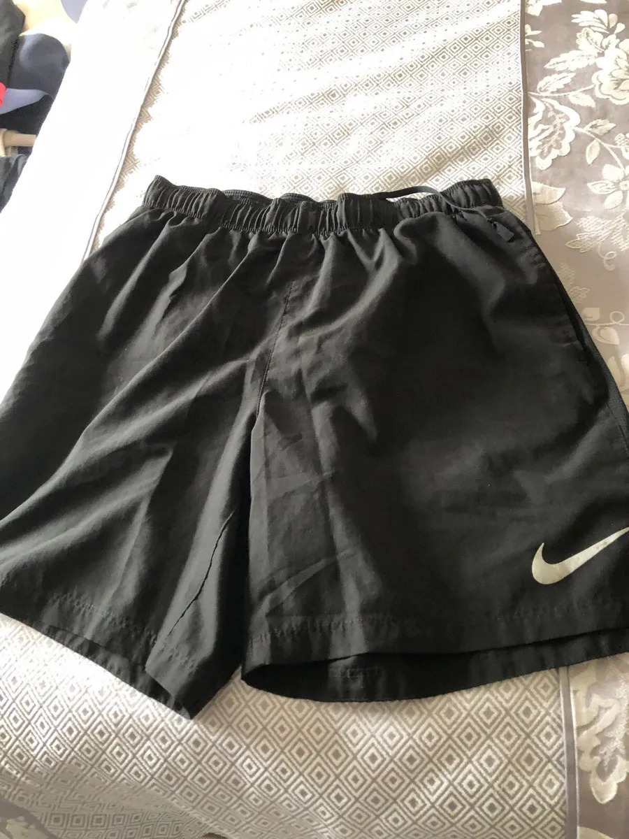 Mens Nike shirts size M €10 - Image 4