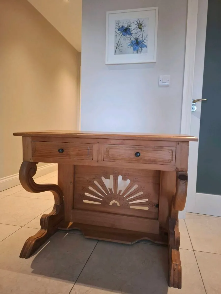 HALLWAY TABLE - Image 1