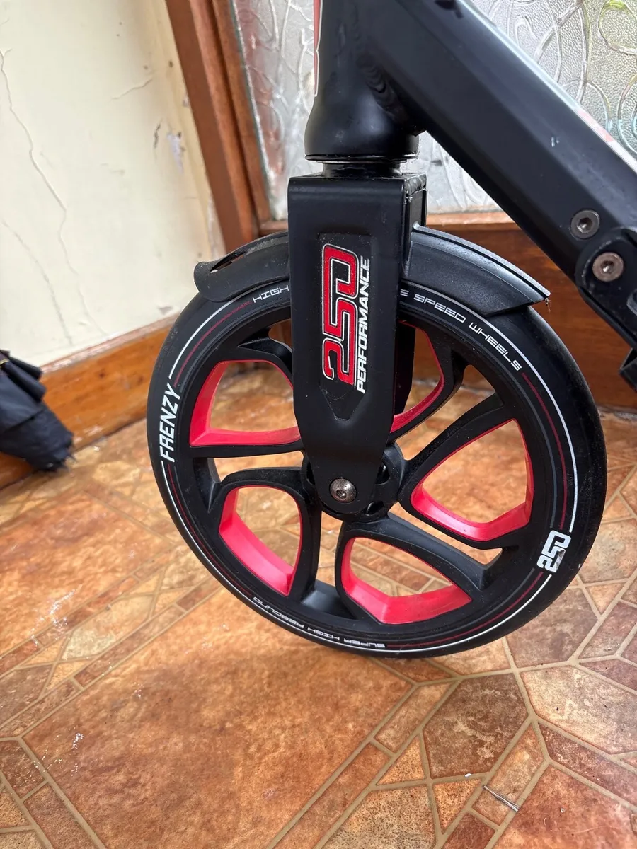 Frenzy Scooter - Image 2
