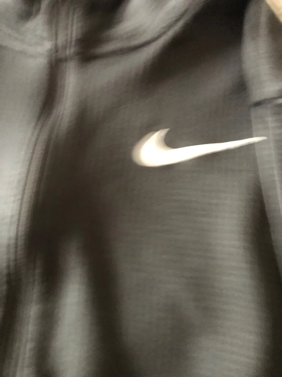 Mens Nike sweater size M €10 - Image 2