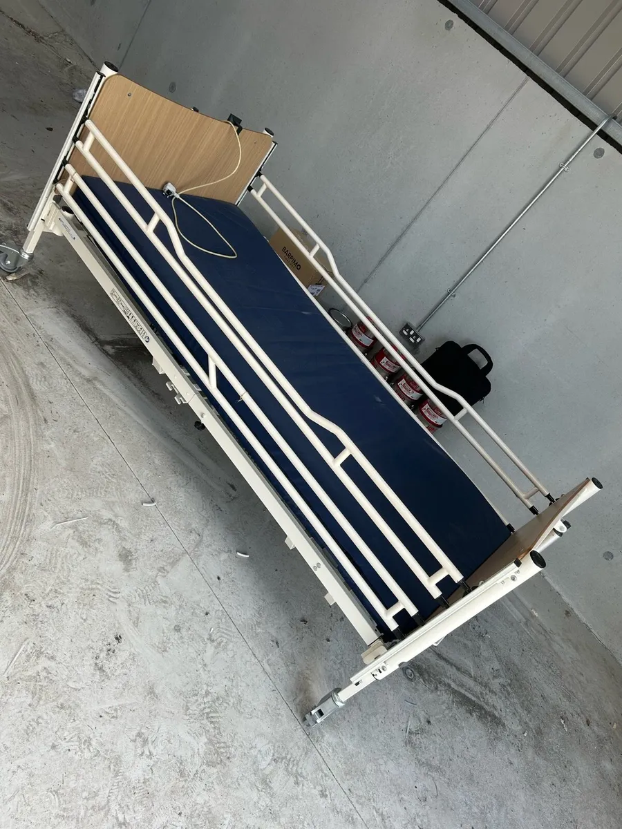 Hospital bed - Image 1