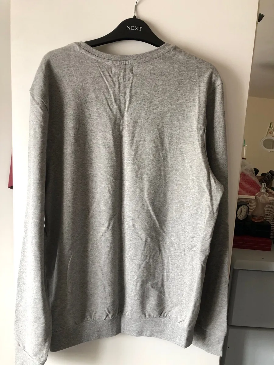 Mens BNWT DNKY sweater size L €15 - Image 2