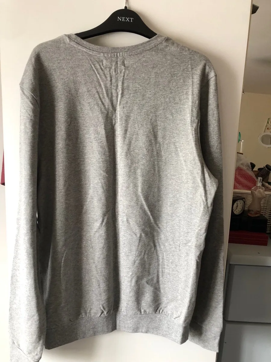 Mens BNWT DNKY sweater size L €15 - Image 3