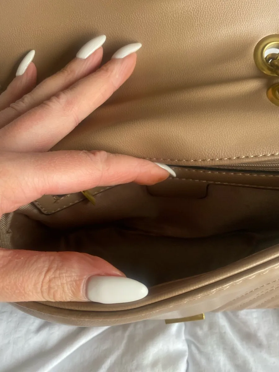 Tan and gold bag - Image 3