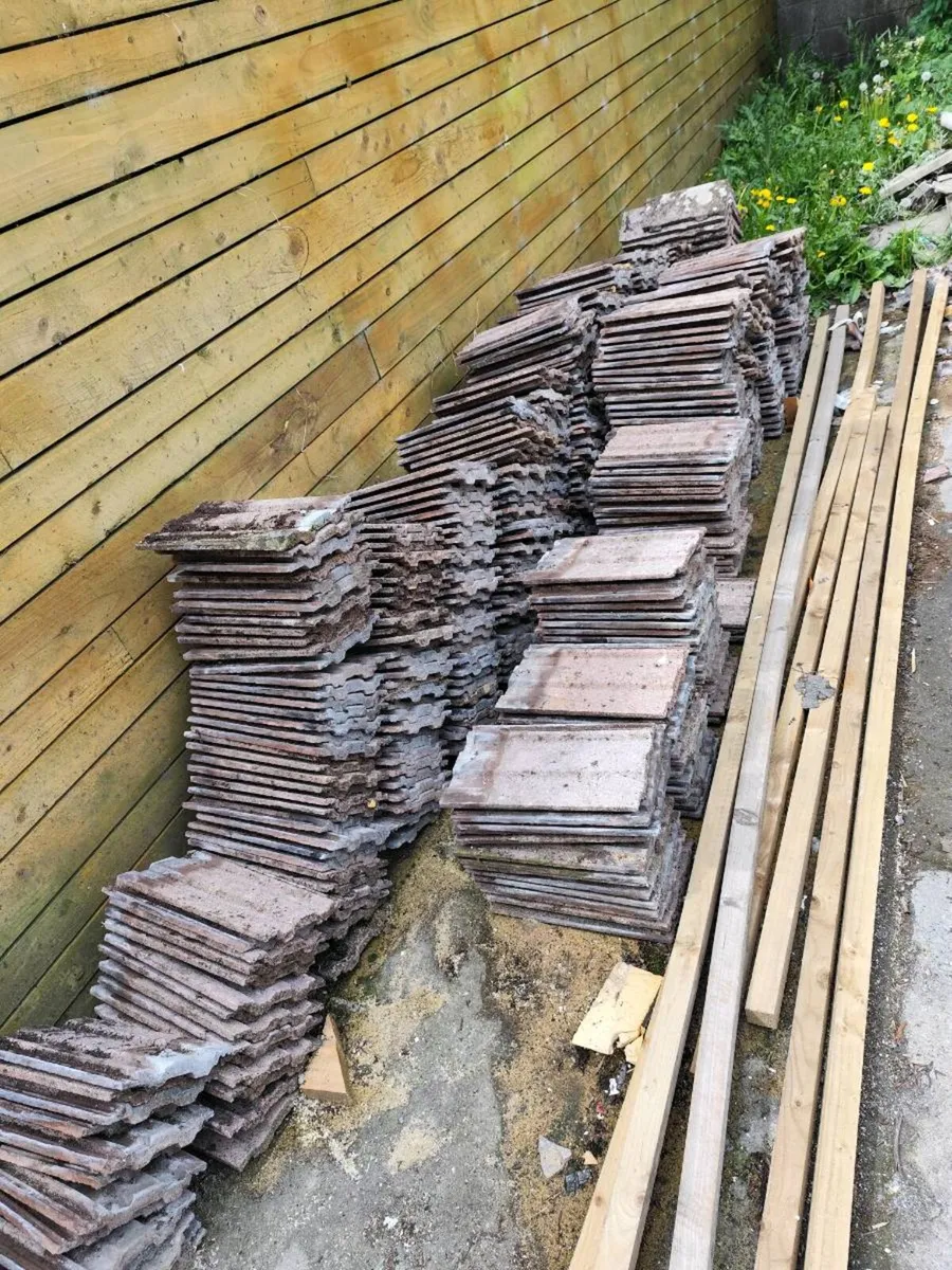 600 roof tiles/20 ridge tiles FREE - Image 1
