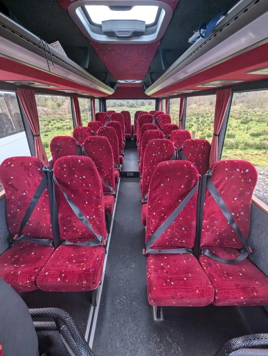 05 MERCEDES VARIO 26 SEATS - Image 2