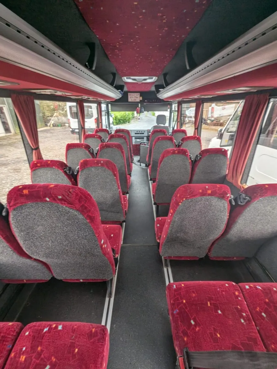 05 MERCEDES VARIO 26 SEATS - Image 3