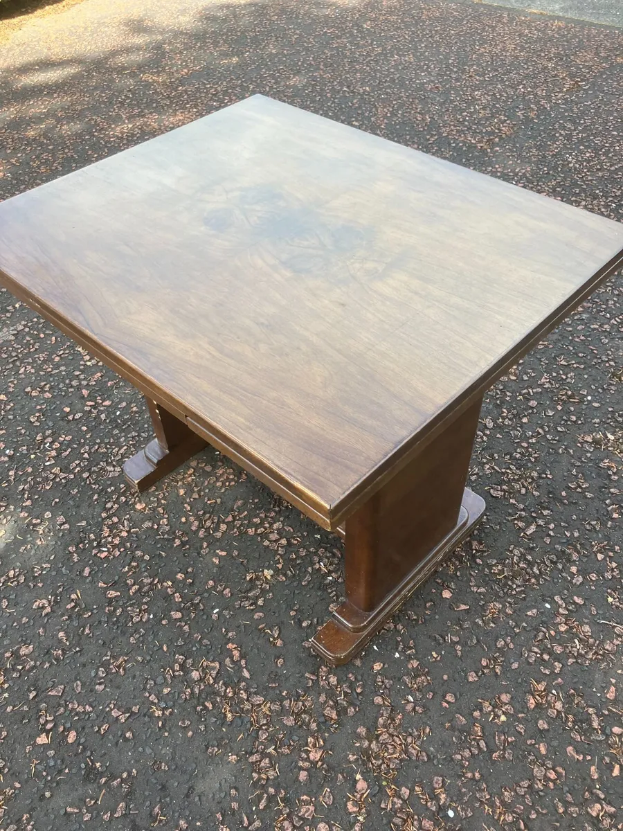 Extendable dining room table - Image 1