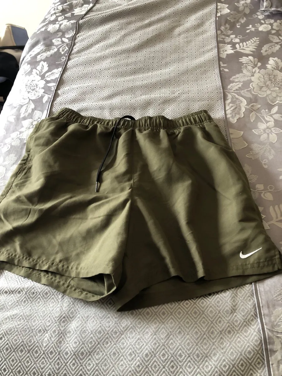 Mens Nike shorts size M €15 - Image 1