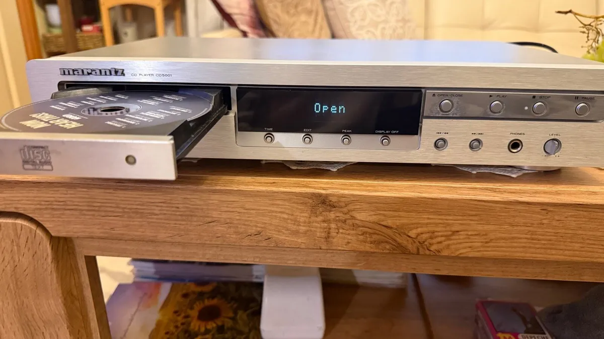 Audio set with speakers - Image 1