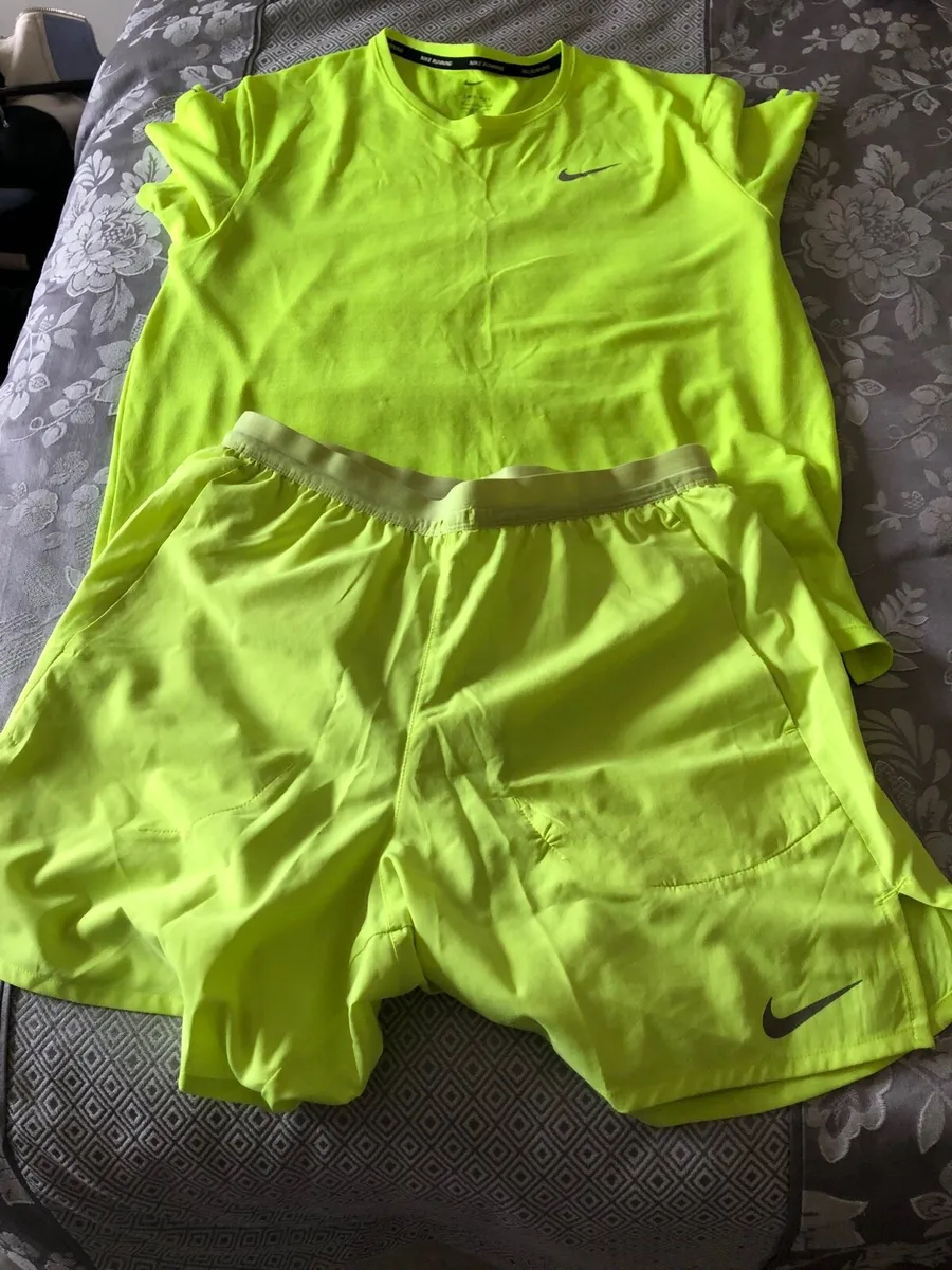 Mens Nike suit size M €20 - Image 1