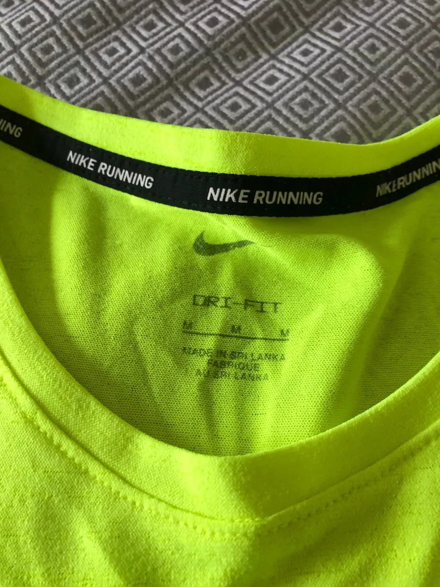 Mens Nike suit size M €20 - Image 2