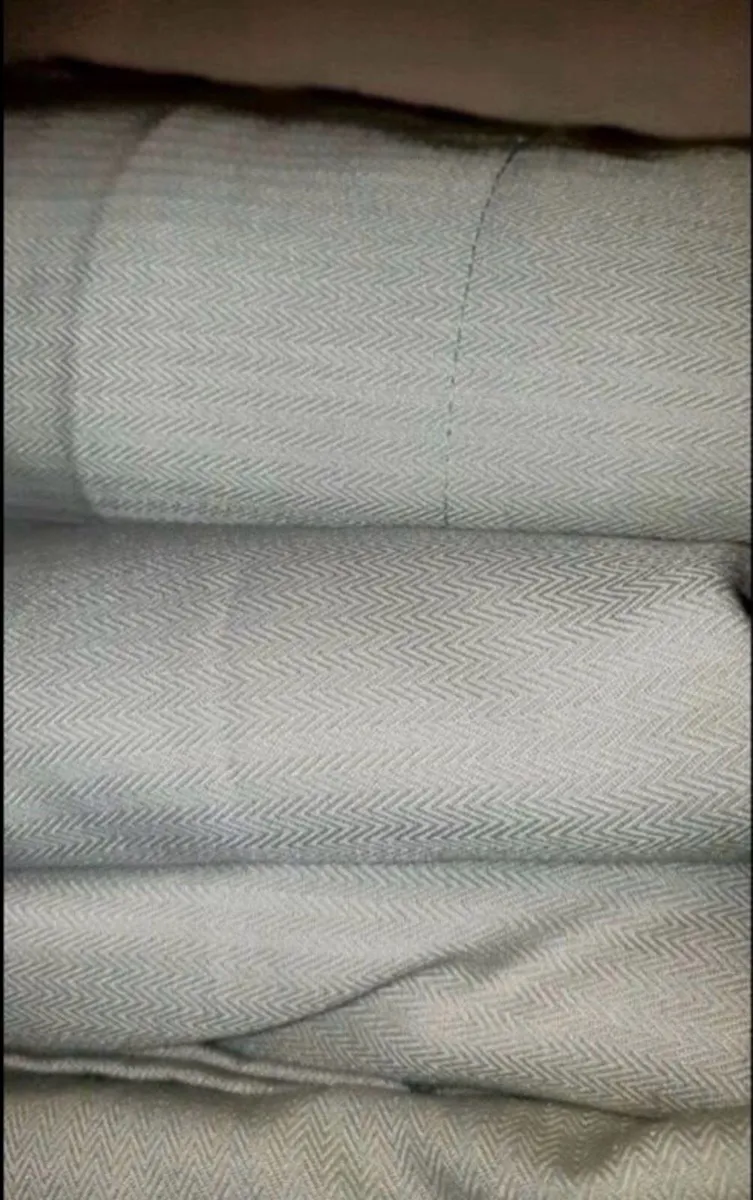 Curtains - Image 2