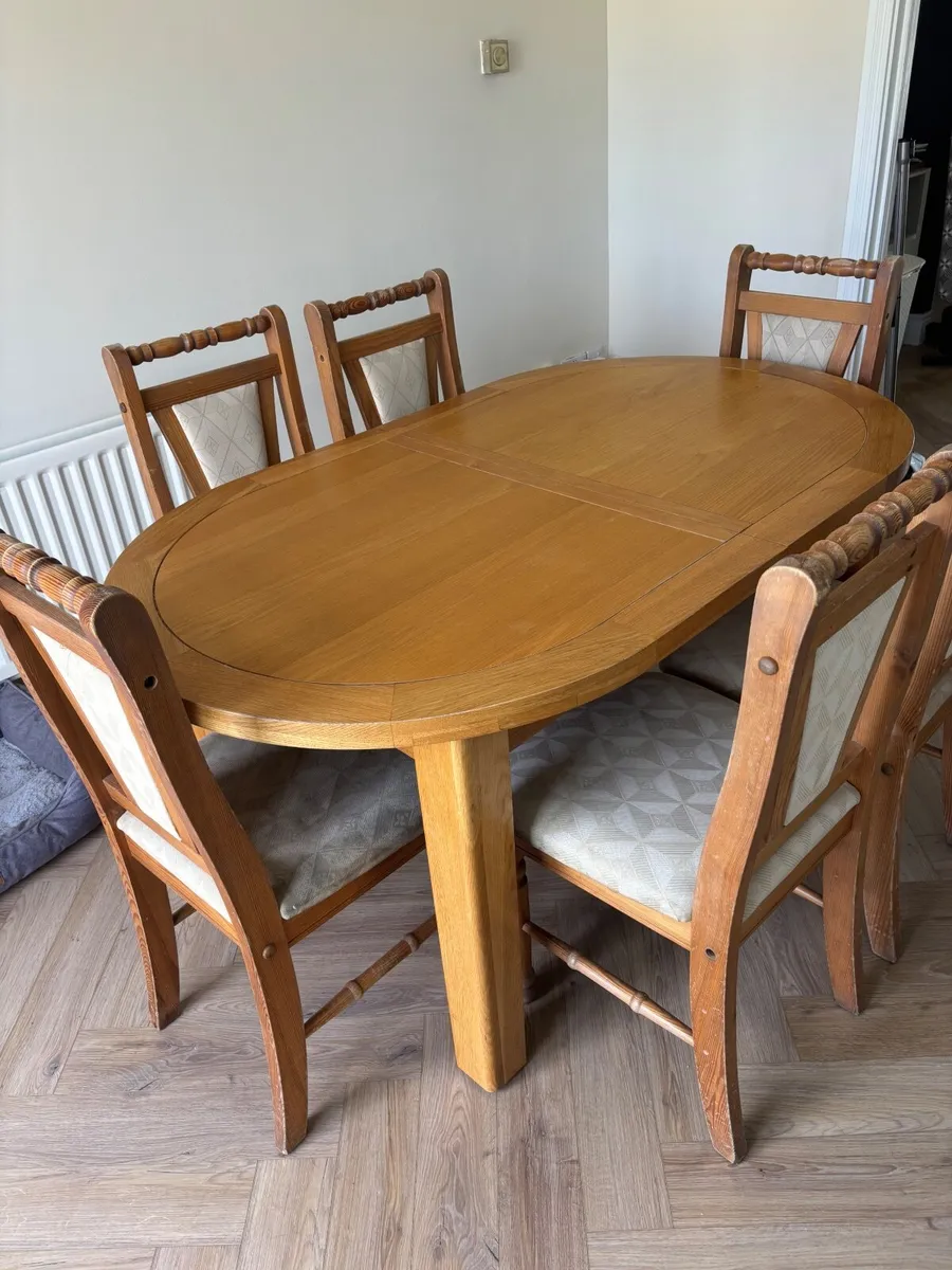 Table and 6 chairs - Image 1