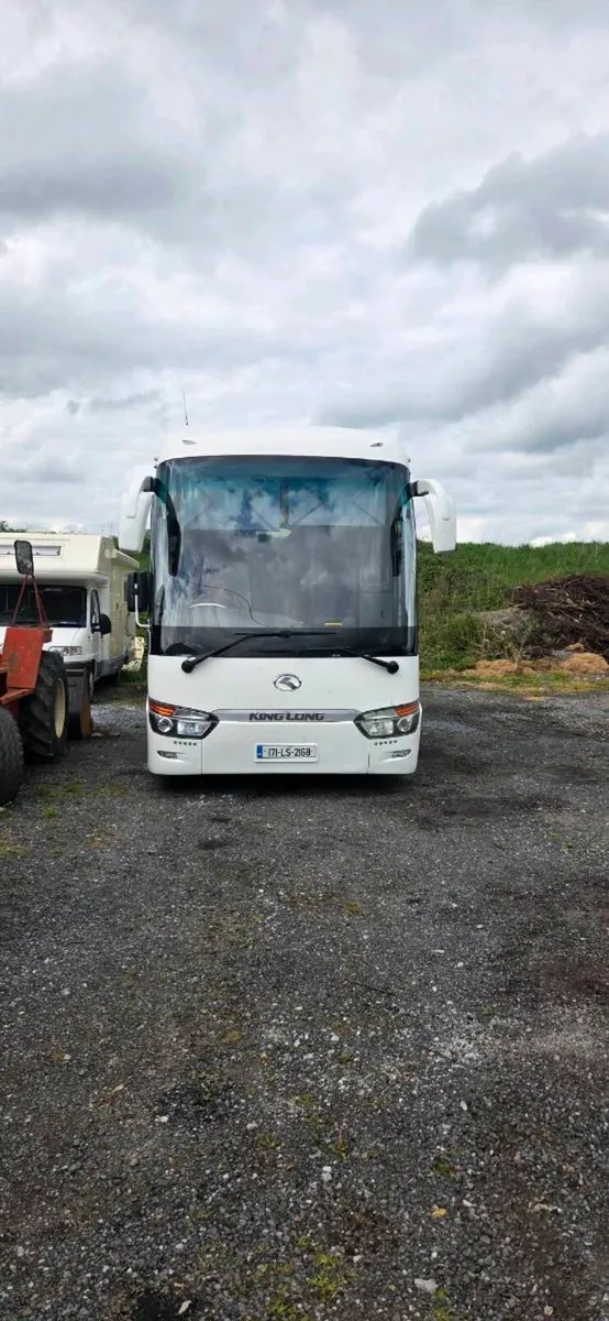 Bus - Image 1
