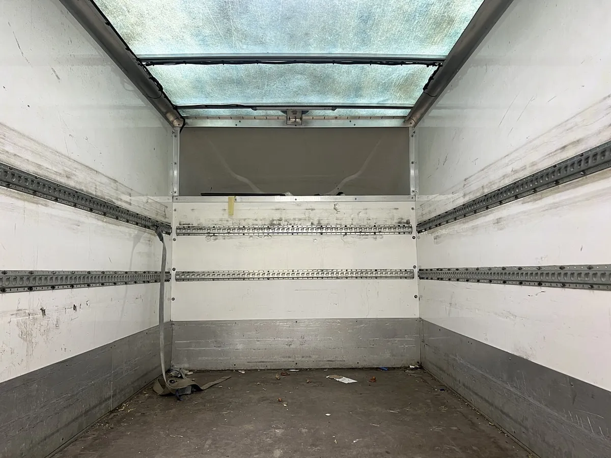 2020 Renault Master Luton Box Van - Image 2
