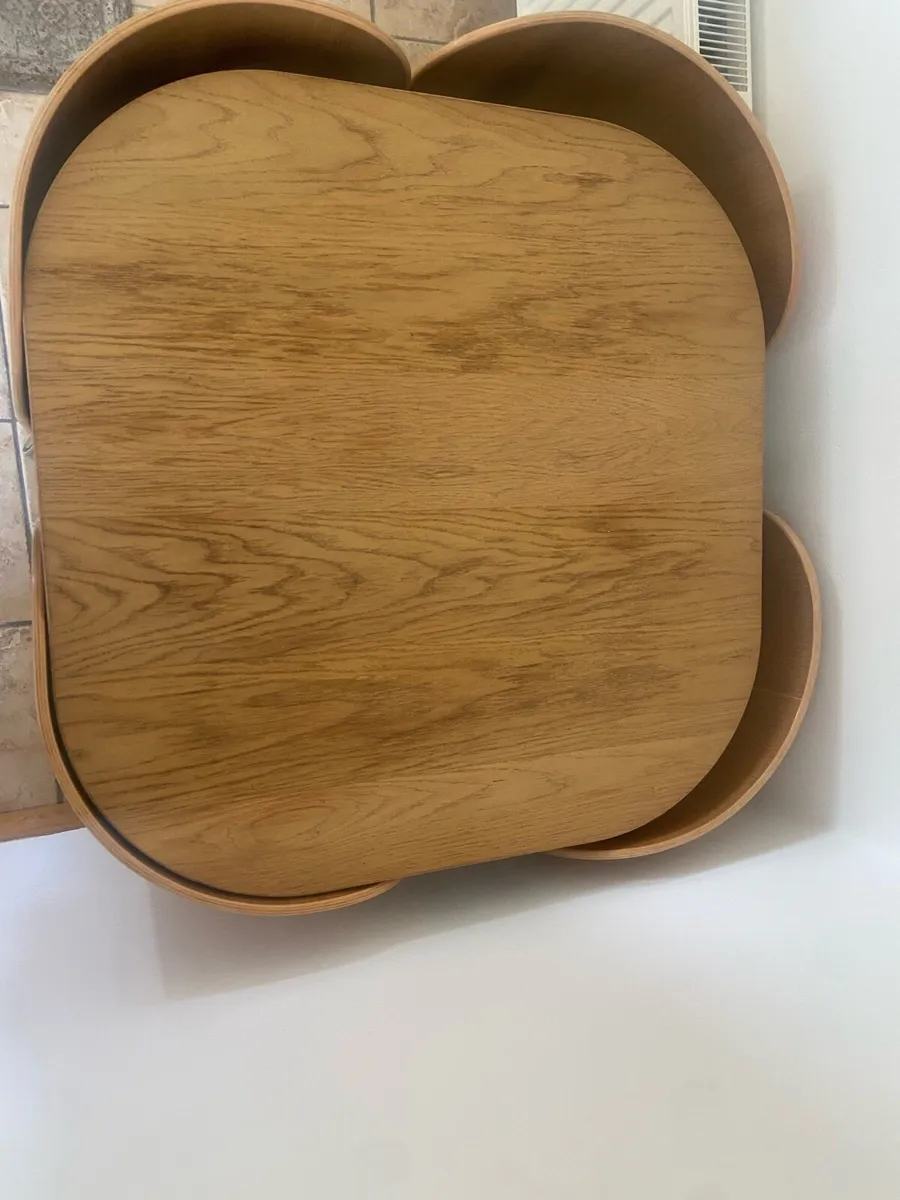 Table and chairs - Image 2