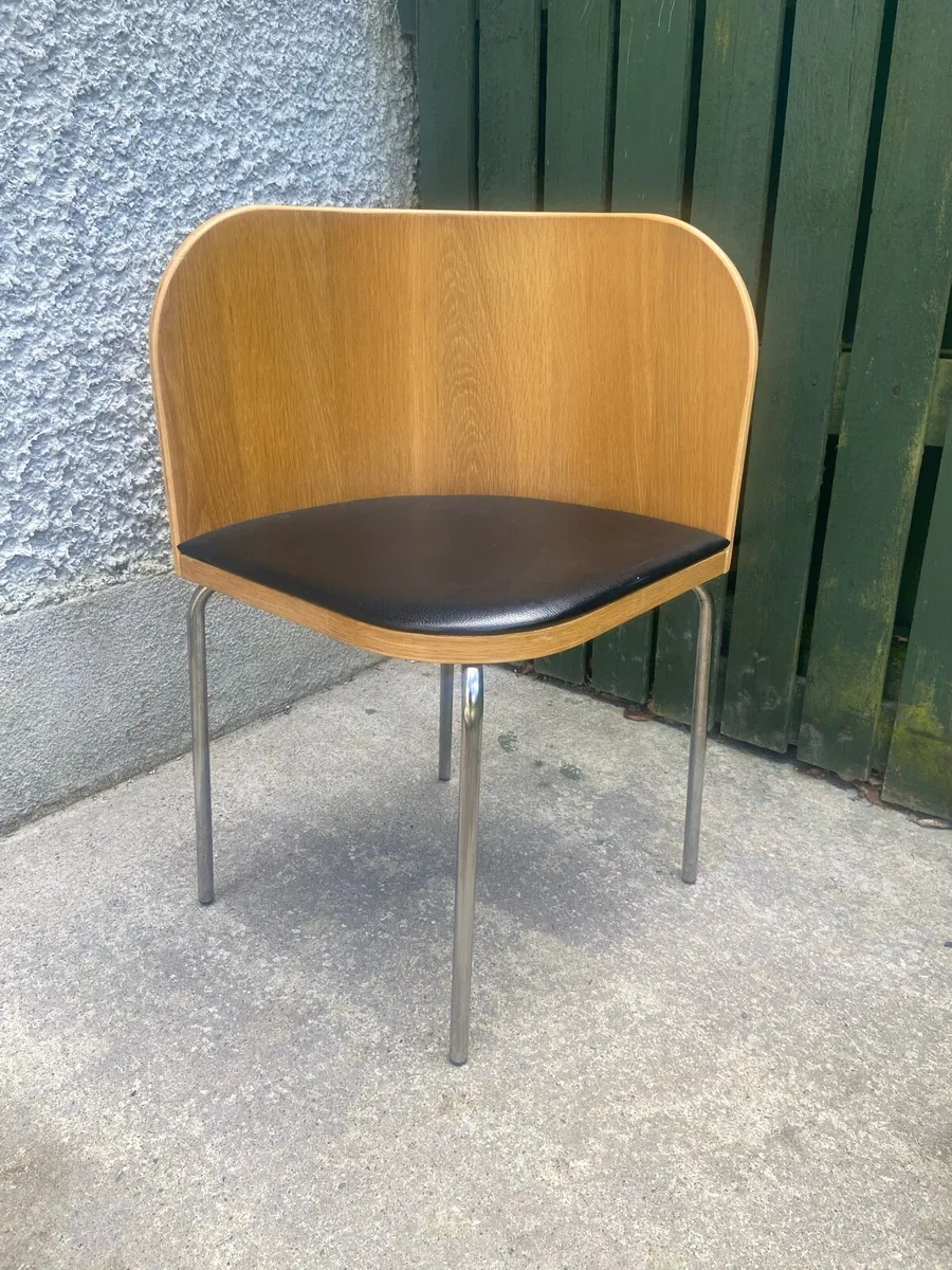 Table and chairs - Image 3