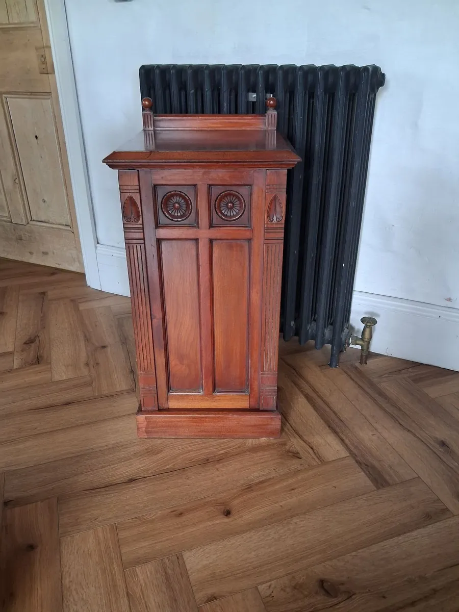 Antique Mahogany bedside cabinet - Image 1