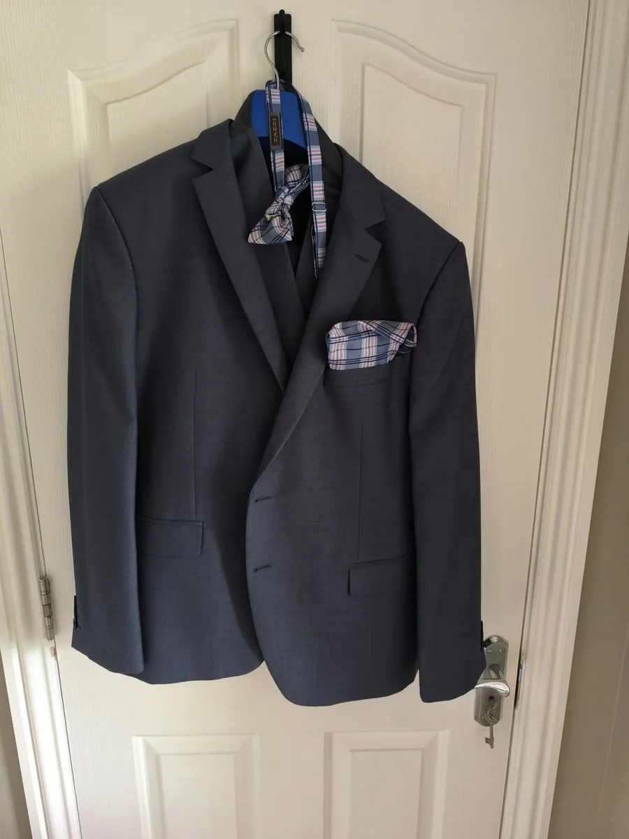 Benetti 3 piece suit - Image 1