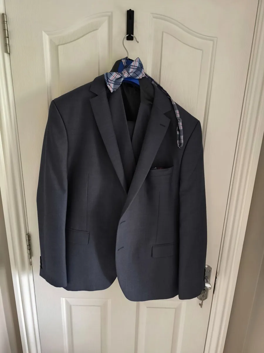 Benetti 3 piece suit - Image 3