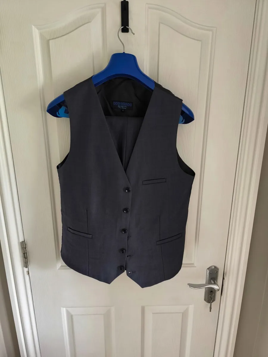 Benetti 3 piece suit - Image 2