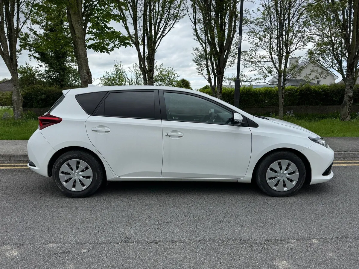 Toyota Auris 2017 - Image 3