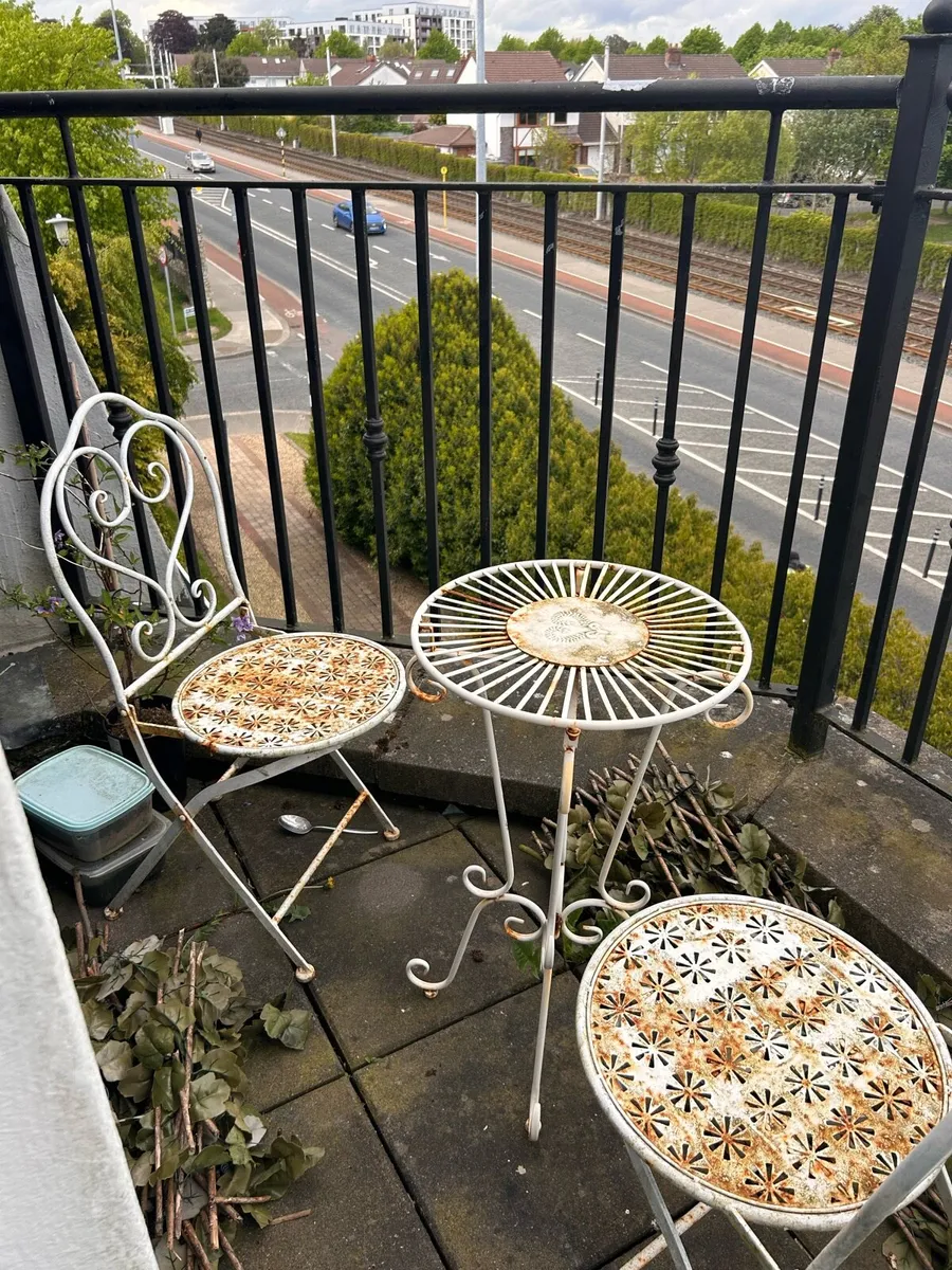 Garden Furniture - Table and Chairs - Image 2