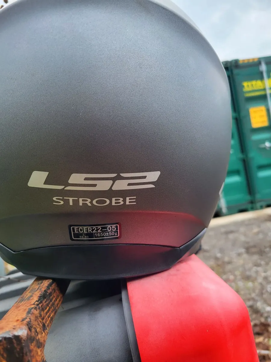 Motorcycle helmet LS2 - Image 1