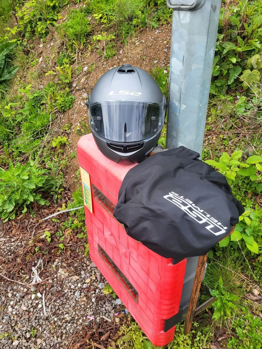 Motorcycle helmet LS2 - Image 2