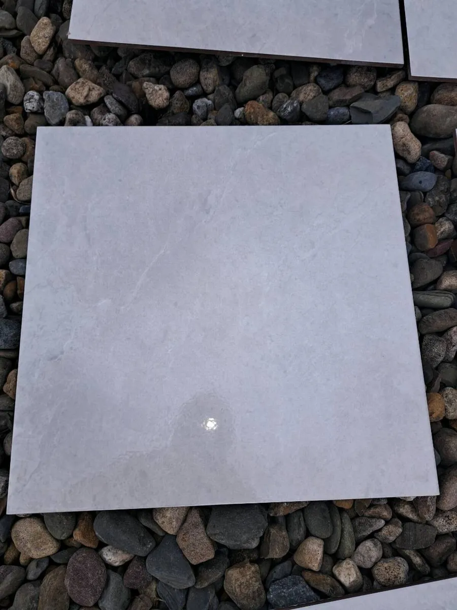 8 new bathroom  tiles - Image 2