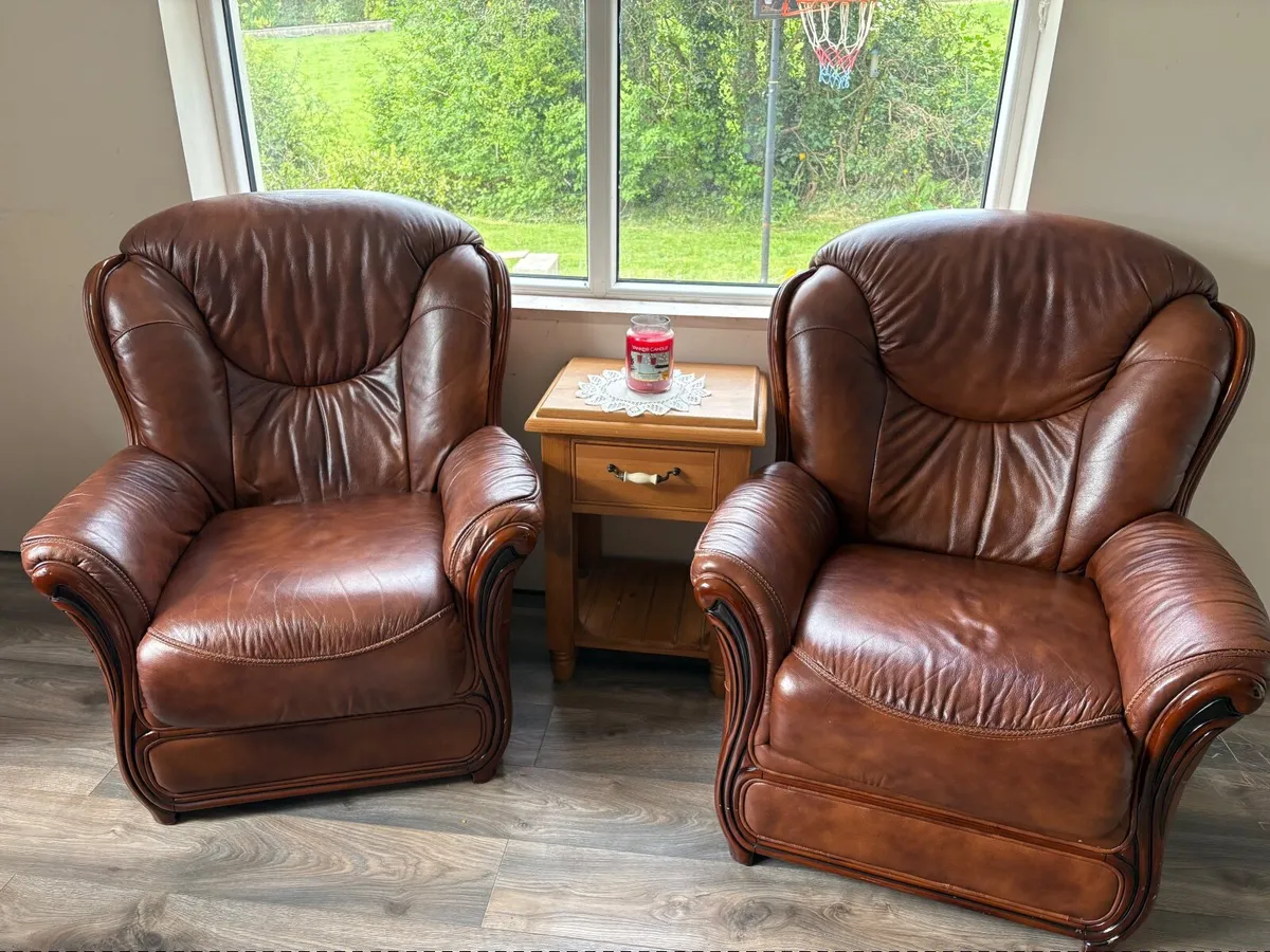 Leather 3 seater and two armchairs - Image 2