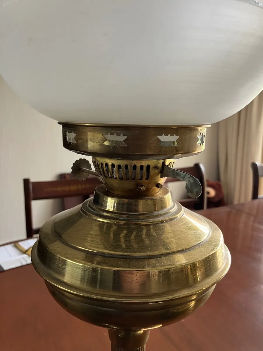Antique oil lamps x 2 - Image 1