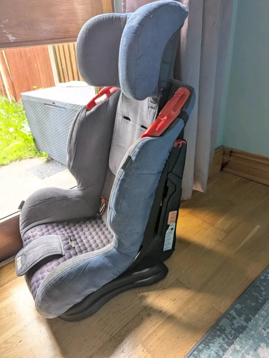 Car Seat (9–18 kg) – Very Good Condition - Image 3