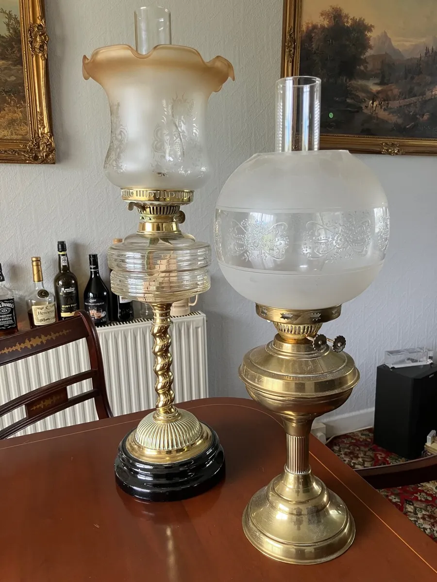 Antique oil lamps x 2 - Image 4