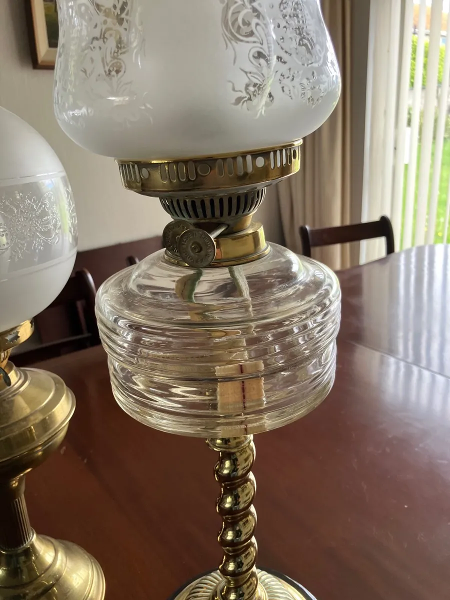 Antique oil lamps x 2 - Image 2
