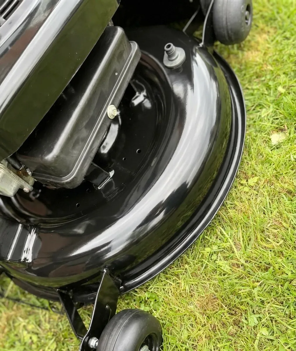 Honda ride on lawnmower - Image 4