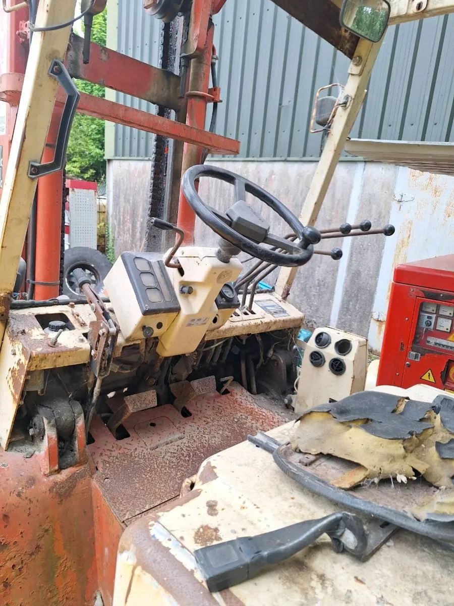 Nissan 4tonne forklift - Image 2